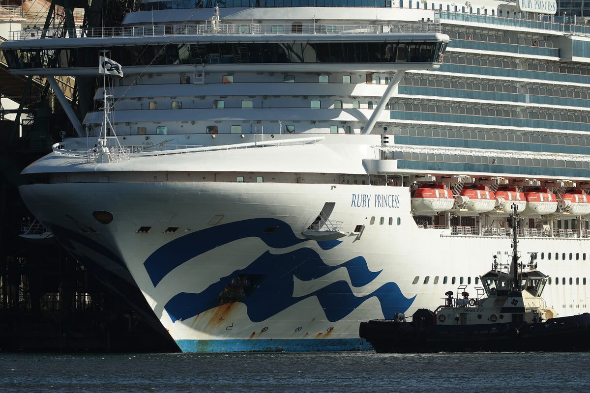 Nava de croazieră Ruby Princess ancorată în port