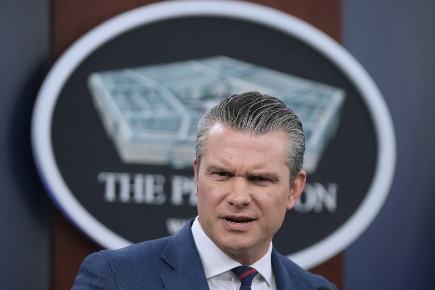 Pete Hegseth la o reuniune NATO