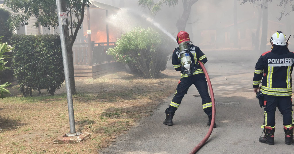 Pompierii români au evacuat peste 150 de butelii GPL dintr-un camping cuprins de incendiu în Franța