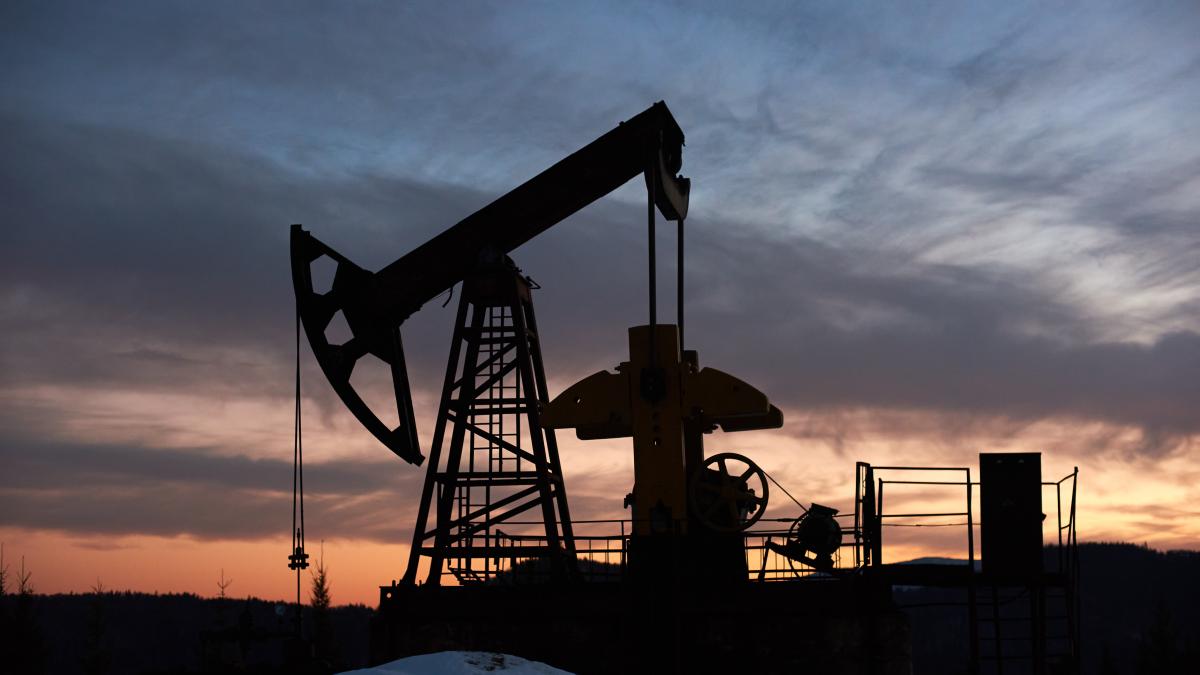 Prețul petrolului Brent sare cu 6% după ce Trump rupe armistițiul cu Iranul