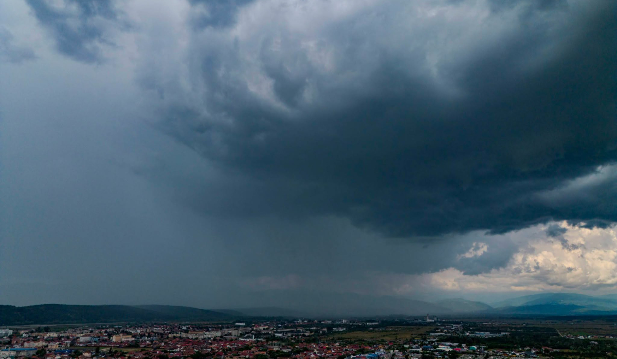Hartă meteo cu furtuni și temperaturi în România, 6-19 iulie 2026