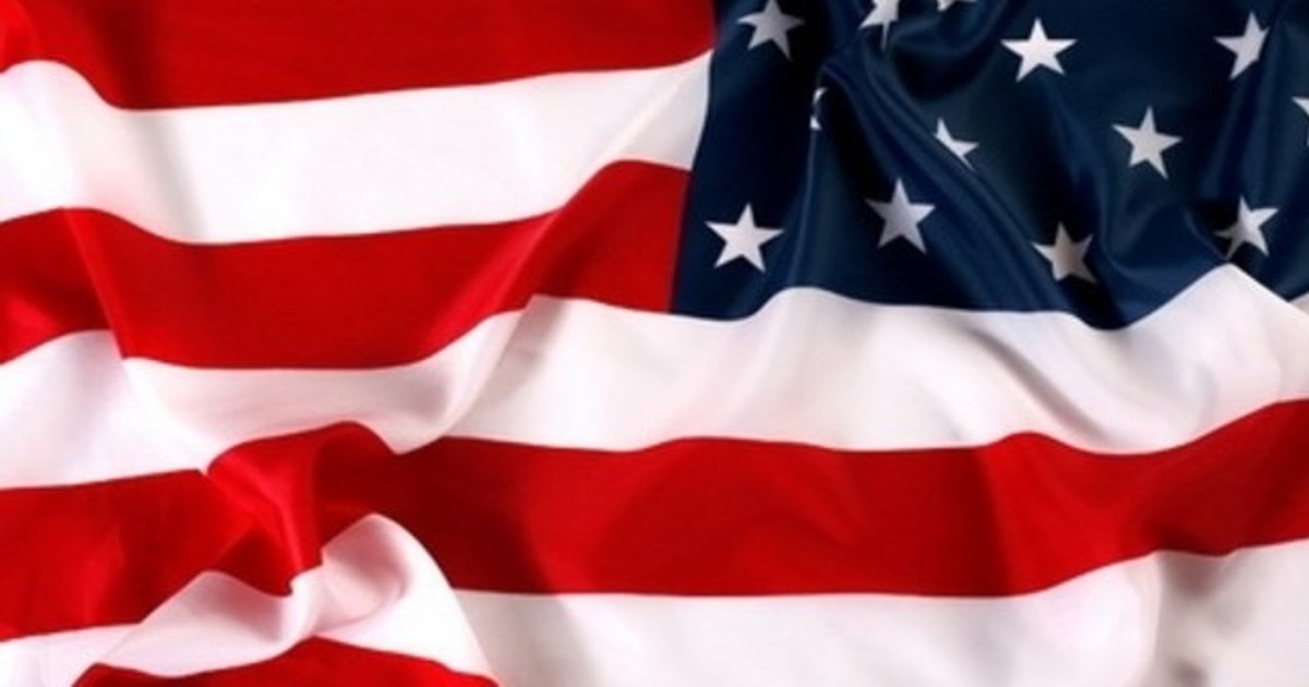 Steagul american fluturând pe 4 iulie