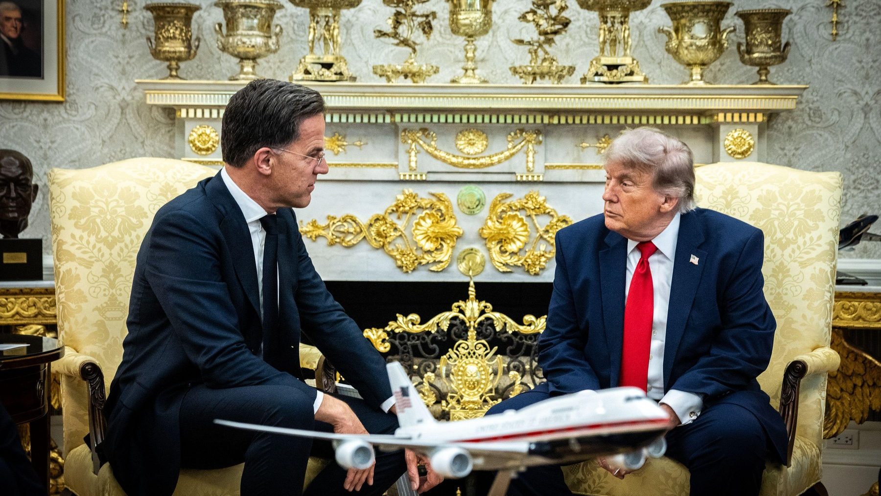 Sondaj: Încrederea americanilor în NATO și a europenilor în SUA scade. Crește simpatia față de China și Rusia