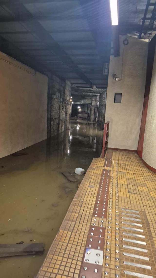 Stația de metrou Piața Victoriei 2 inundată