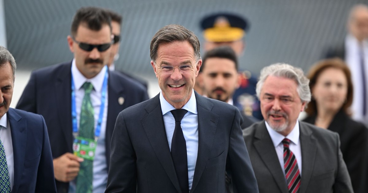 Lideri NATO la Summitul de la Ankara, discutând securitatea Flancului Estic